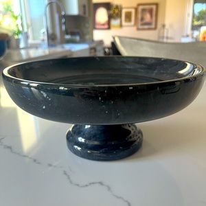 Pedestal fruit bowl